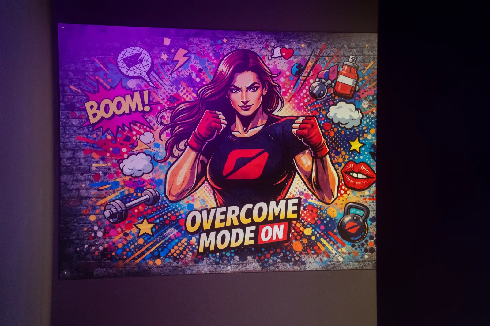 Mural OVERCOME MODE ON del club